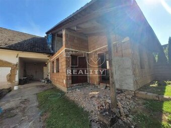 NA PREDAJ 5-IZBOVÝ RODINNÝ DOM 295m2, Bzince pod Javorinou