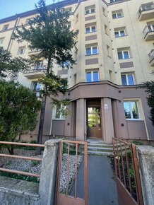 Veľký 2-izbový byt na Račianskom mýte v Bratislave