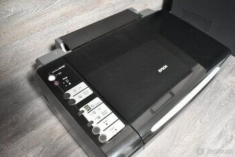 Tlačiareň Epson so skenerom, klávesnica