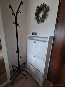 Vešiak na kabáty ikea