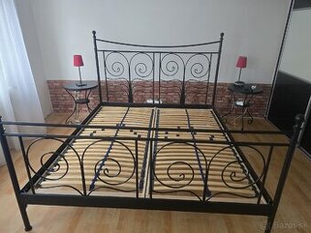 Predám manželskú posteĺ 180x200 s roštamy + nočné stolíky