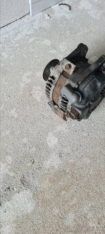 Alternátor z Toyoty Avensis Verso