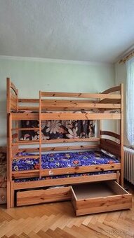 Detská poschodová posteľ pre tri osoby