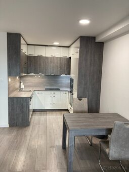 Prenajmem 2 izbový byt v Nitre, v širšom centre.