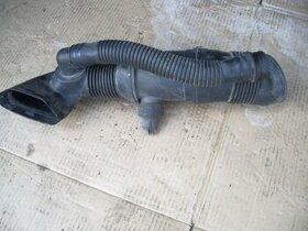 bmw e39 2,5tds 525tds hadica sania airboxu