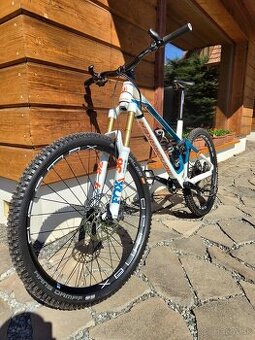 Mondraker super-foxy Karbon R ( velk. L )