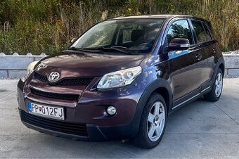 TOYOTA URBAN CRUISER