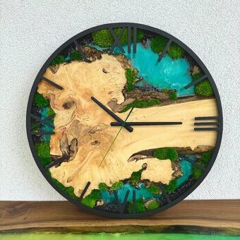 Machove hodiny s drevom a epoxidom priemer 50cm