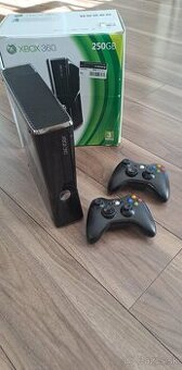 Xbox 360 250GB + 2 ovládače – výborný stav