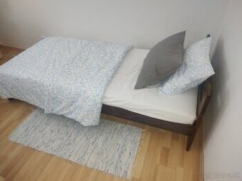 Nová posteľ, drevená konštrukci, drev. rošt kvalitný matrac