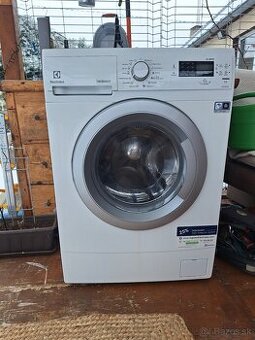 Automatickú pračku Elektrolux, SLIM