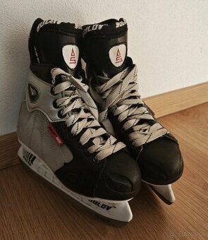 Predam detske hokejove korcule