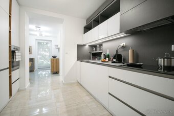 2i byt: novostavba na Kolibe 58 m2 a 48m2 terasa: od 18.júna