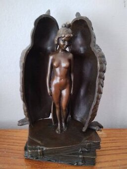 Bronzova socha