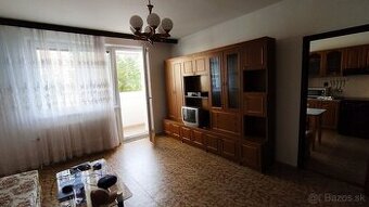 Priestranný 4-izbový byt s 3 loggiami na prenájom – Karlova 