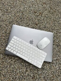 MacBook Pro 15” 2018, mouse, keyboard, sequoia