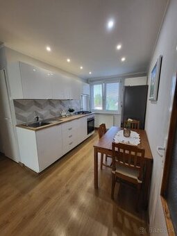 NA PREDAJ:  3-izbový byt so záhradkou v Palárikove