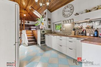 Na predaj: rodinný dom s vlastným štýlom a blízko lesa - Bra - 1