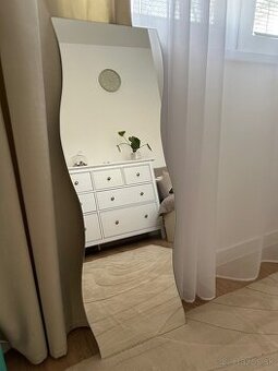 Dizajnové zrkadlo vlna