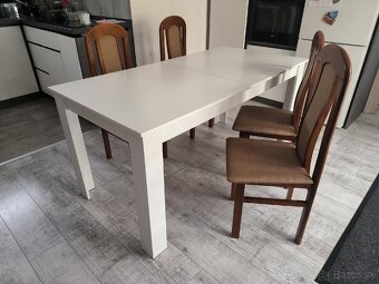 REZERVOVANÉ - Predám jedálenský stôl so stoličkami