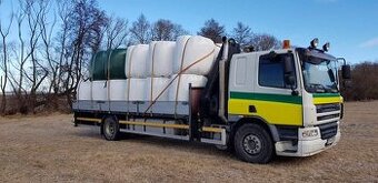 Autodoprava s hydraulickou rukou.