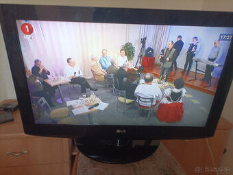 Predám  LG      TV je plne funkčná,  82cm