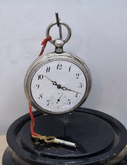 Predám funkčné starožitné strieborné vreckové hodinky na klú