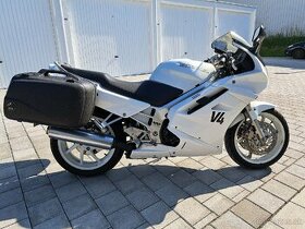 Honda VFR 750F RC36