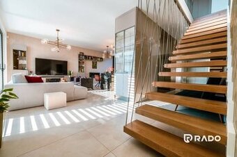 ZNÍŽENÁ CENA | Luxusná 5i vila so záhradou a privátnym výťah