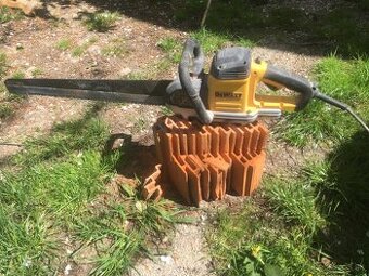 Elektricka pila na tehly DeWalt