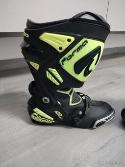 Moto čižmy Forma