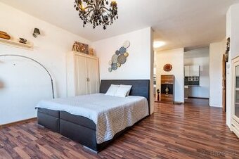 DVOJGENERAČNÝ RODINNÝ DOM S PODNIKATEĽSKÝM PRIESTOROM
