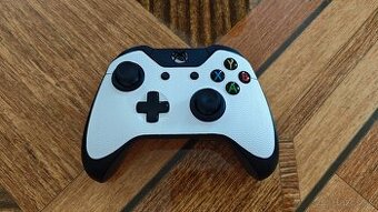 Xbox Wireless Controller (model 1697)