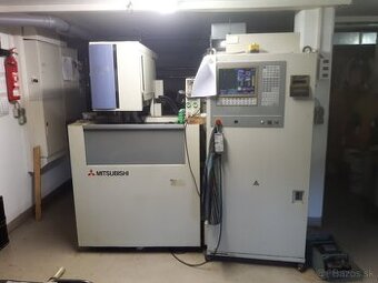 Drôtová EDM rezačka Mitsubishi FX10, EDM rezačka