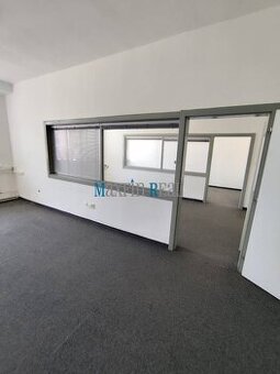 Trojkancelária - presklená v Nitre