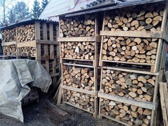 Predám palivové drevo v paletach.cena za paletu 90€