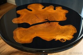 Agatovy masivny stol s ciernym epoxidom