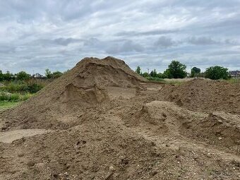 Ponúkam pozemok, kde môžete vyviezť výkopovú hlinu