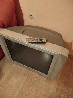 Darujem starý hlboký televízor Panasonic