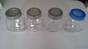 Sklenené dózy na potraviny s umelohmotným vrchnákom
