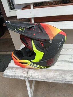 Kvalitná prilba SHOT červená žltá fluo