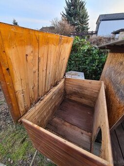 Darujem za odvoz starú búdu pre psa