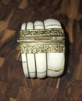 KRÁSNY STARÝ NÁRAMOK