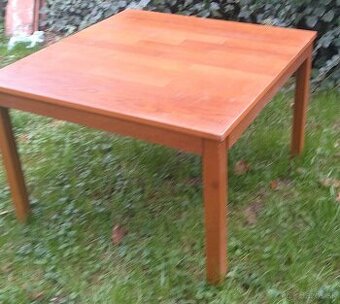 Predám starší zachovalý konferenčný stolík