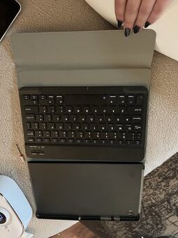 Obal na tablet s klávesnicou