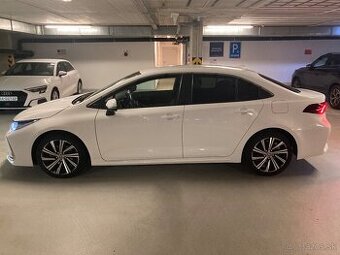 Predam Toyotu Corollu SD 1,8 Hybrid ComfortTech
