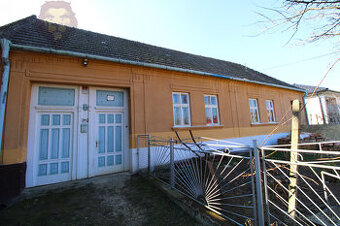 NA PREDAJ - Rodinný dom s veľkým pozemkom - Tepličky - 1