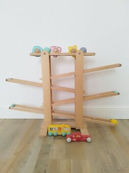 Drevená guľôčková dráha