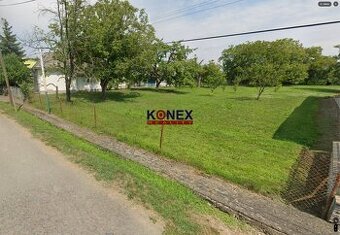 ROZĽAHLÝ POZEMOK s DOMOM v príjemnej obci JENKOVCE