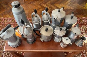Zbierka vintage kávovarov